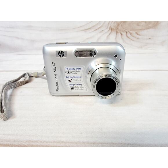 HP PhotoSmart M547 Point & Shoot Pocket Digital Camera DIGICAM W/ Card & Case - Picture 2 of 16